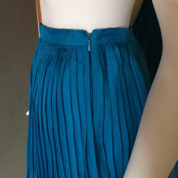 NWT Lightweight Teal Accordion Pleat Hi-lo Skirt Small - Picture 5 of 6